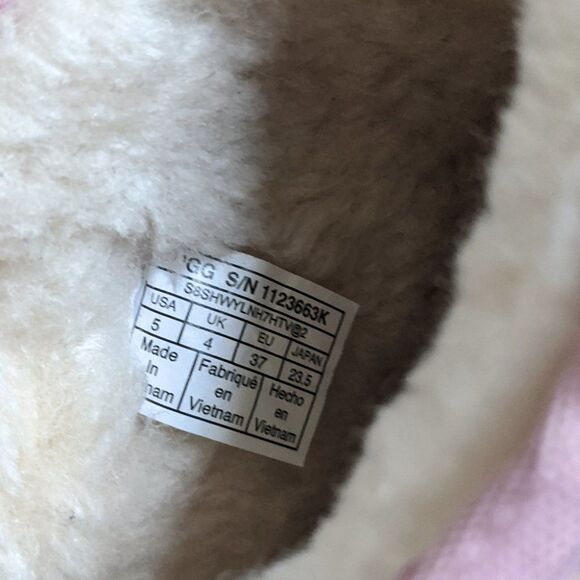 UGG | Kid's Classic II Metallic Glitter Boots In Pink - Picture 5 of 9